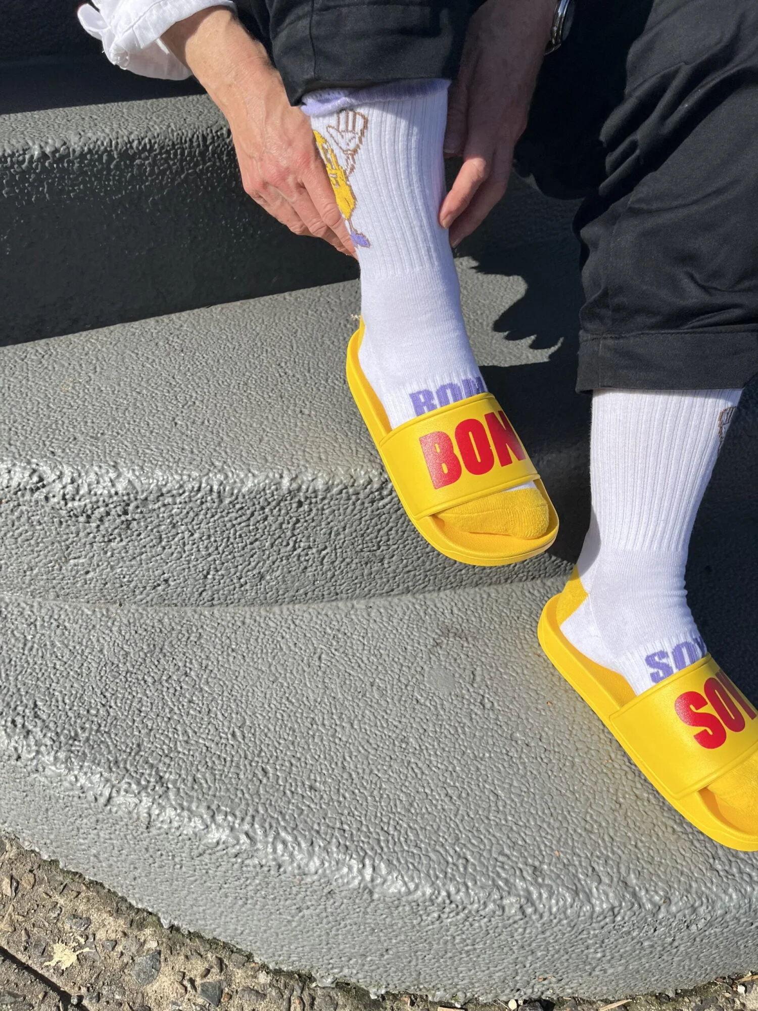 bonosy_white_socks_in-situ_